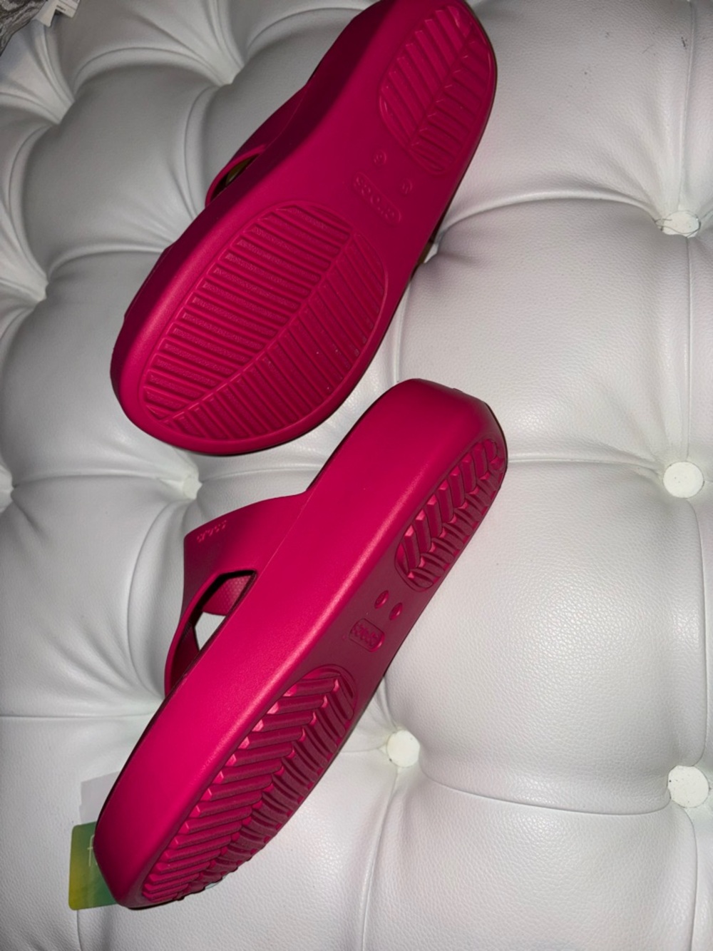 NWT Hot Pink Dragonfruit Crocs Getaway Platform Toe Loop Sandals - Picture 3 of 4